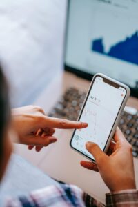 取引ツールのチャートの見方を初心者向けに解説しますか？